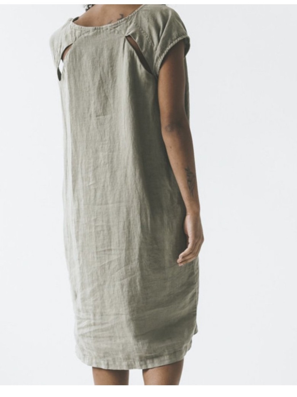 Black Crane 100% Linen Back Slit Dress size Small boho chic laggenlook flowy